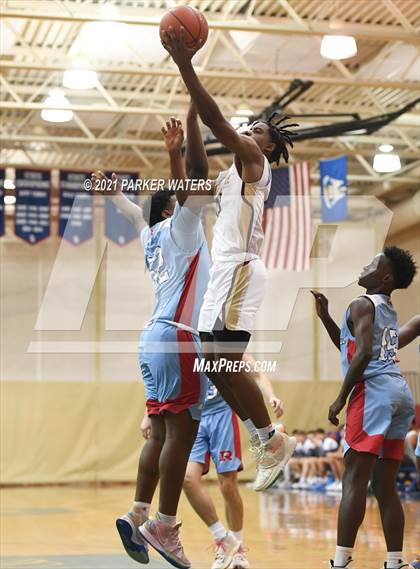 Thumbnail 2 in Archbishop Rummel vs Northlake Christian (Country Day Classic) photogallery.