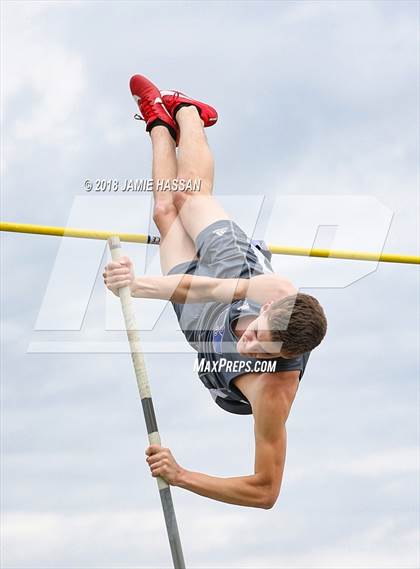 Thumbnail 2 in Bob Jenkins SCTCCCA Coaches Classic (Pole Vault) photogallery.