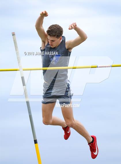 Thumbnail 2 in Bob Jenkins SCTCCCA Coaches Classic (Pole Vault) photogallery.