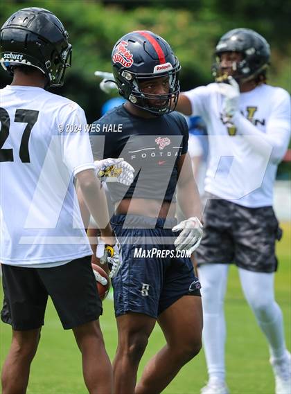 Thumbnail 3 in Whitehaven vs South Panola (U of Memphis 7v7) photogallery.