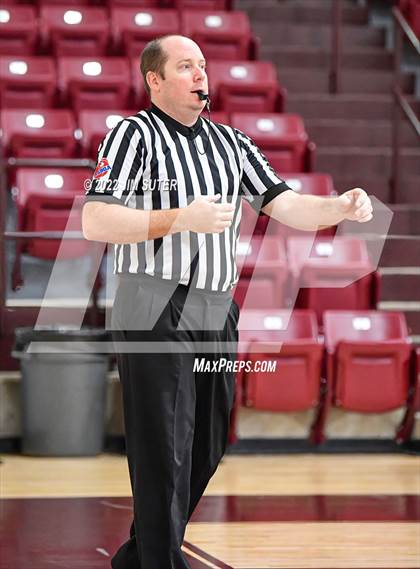 Thumbnail 2 in Lake Belton vs Lexington (Cameron Chamber Christmas Classic) photogallery.