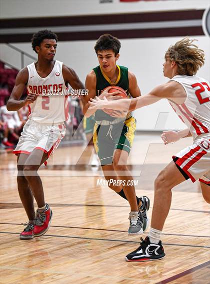 Thumbnail 1 in Lake Belton vs Lexington (Cameron Chamber Christmas Classic) photogallery.