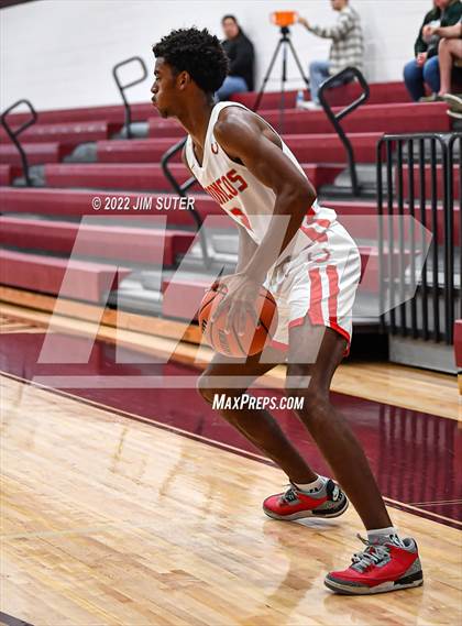 Thumbnail 2 in Lake Belton vs Lexington (Cameron Chamber Christmas Classic) photogallery.