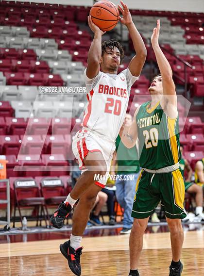 Thumbnail 3 in Lake Belton vs Lexington (Cameron Chamber Christmas Classic) photogallery.
