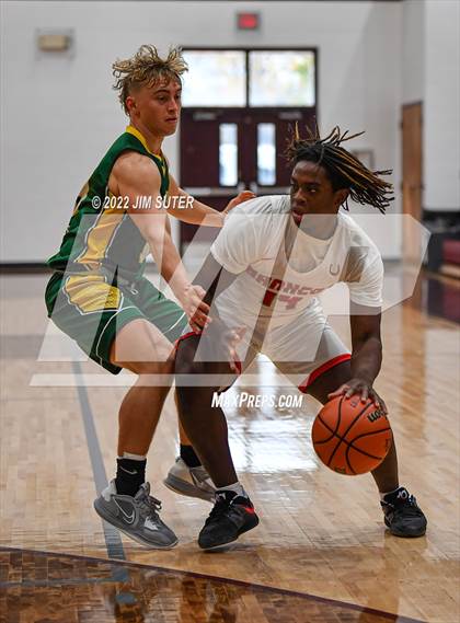 Thumbnail 3 in Lake Belton vs Lexington (Cameron Chamber Christmas Classic) photogallery.