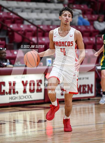 Thumbnail 1 in Lake Belton vs Lexington (Cameron Chamber Christmas Classic) photogallery.