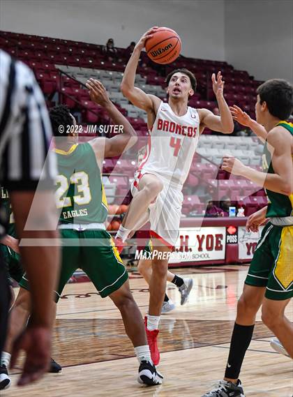 Thumbnail 1 in Lake Belton vs Lexington (Cameron Chamber Christmas Classic) photogallery.