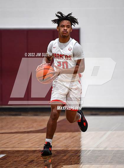 Thumbnail 1 in Lake Belton vs Lexington (Cameron Chamber Christmas Classic) photogallery.