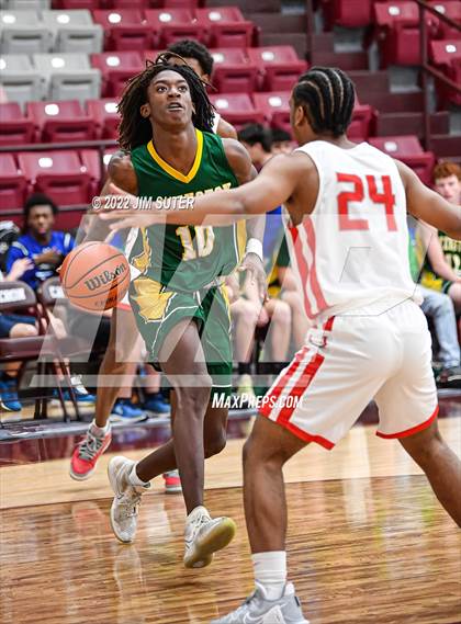 Thumbnail 3 in Lake Belton vs Lexington (Cameron Chamber Christmas Classic) photogallery.