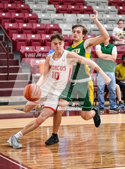 Thumbnail 2 in Lake Belton vs Lexington (Cameron Chamber Christmas Classic) photogallery.