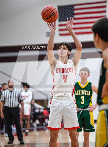 Thumbnail 2 in Lake Belton vs Lexington (Cameron Chamber Christmas Classic) photogallery.