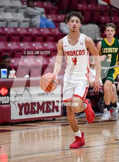 Thumbnail 3 in Lake Belton vs Lexington (Cameron Chamber Christmas Classic) photogallery.