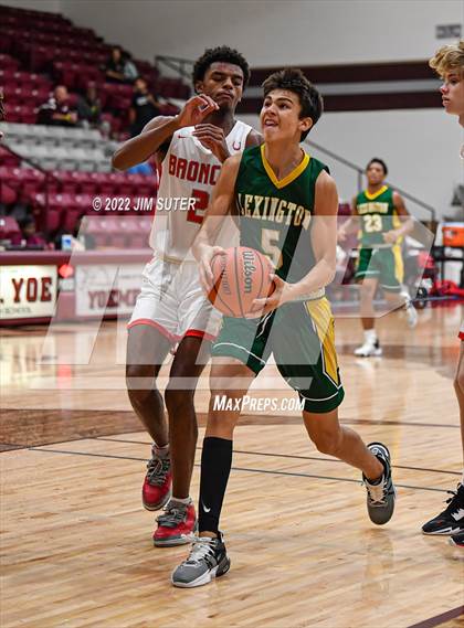 Thumbnail 3 in Lake Belton vs Lexington (Cameron Chamber Christmas Classic) photogallery.