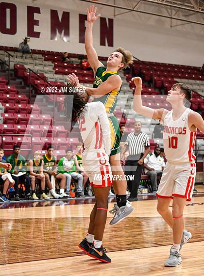Thumbnail 2 in Lake Belton vs Lexington (Cameron Chamber Christmas Classic) photogallery.