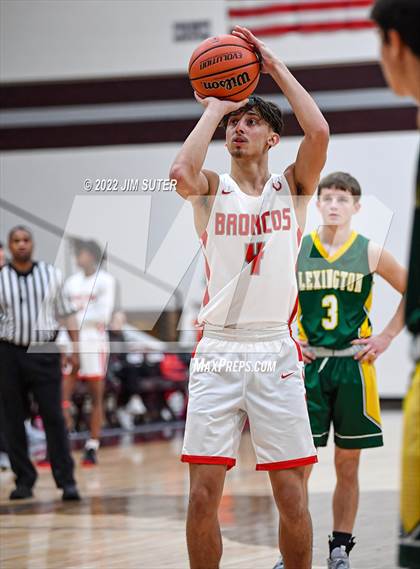 Thumbnail 1 in Lake Belton vs Lexington (Cameron Chamber Christmas Classic) photogallery.