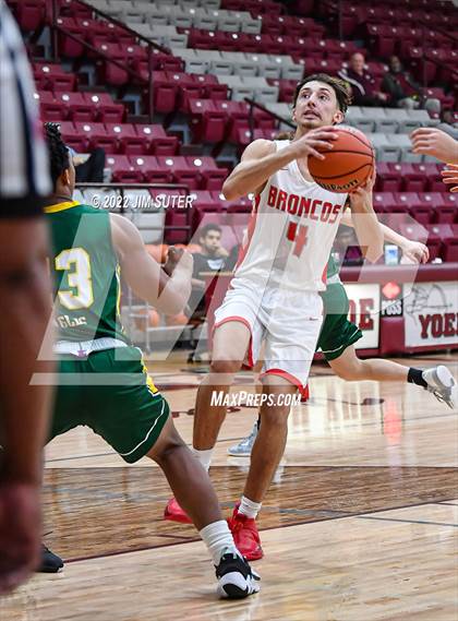Thumbnail 3 in Lake Belton vs Lexington (Cameron Chamber Christmas Classic) photogallery.