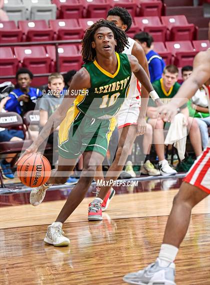 Thumbnail 1 in Lake Belton vs Lexington (Cameron Chamber Christmas Classic) photogallery.
