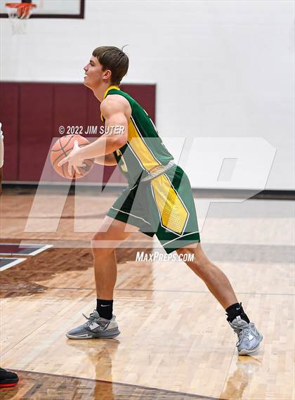 Thumbnail 1 in Lake Belton vs Lexington (Cameron Chamber Christmas Classic) photogallery.