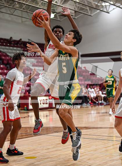 Thumbnail 2 in Lake Belton vs Lexington (Cameron Chamber Christmas Classic) photogallery.