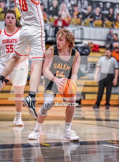 Thumbnail 2 in Salem vs Walnut Ridge (3A-2 District Tournament) photogallery.