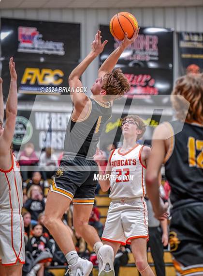 Thumbnail 2 in Salem vs Walnut Ridge (3A-2 District Tournament) photogallery.