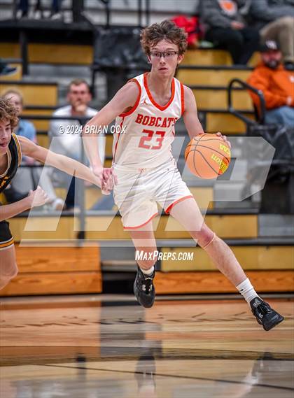 Thumbnail 2 in Salem vs Walnut Ridge (3A-2 District Tournament) photogallery.