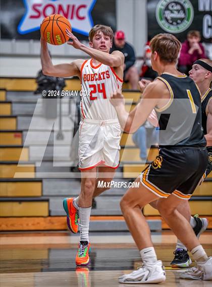 Thumbnail 3 in Salem vs Walnut Ridge (3A-2 District Tournament) photogallery.
