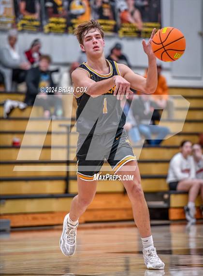 Thumbnail 2 in Salem vs Walnut Ridge (3A-2 District Tournament) photogallery.