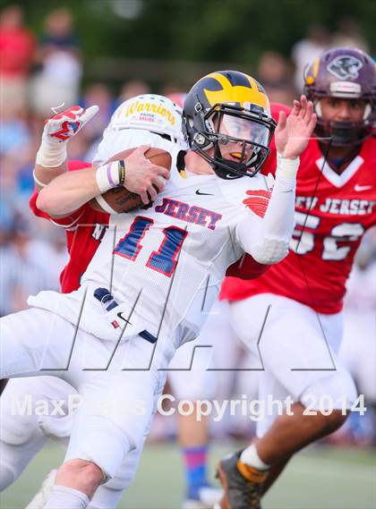 Thumbnail 1 in Phil Simms All-Star Football Classic (North vs. South) photogallery.