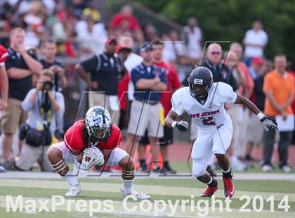 Thumbnail 3 in Phil Simms All-Star Football Classic (North vs. South) photogallery.