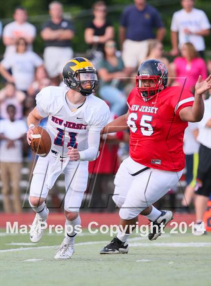 Thumbnail 3 in Phil Simms All-Star Football Classic (North vs. South) photogallery.