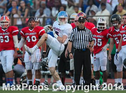 Thumbnail 3 in Phil Simms All-Star Football Classic (North vs. South) photogallery.