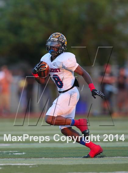 Thumbnail 3 in Phil Simms All-Star Football Classic (North vs. South) photogallery.