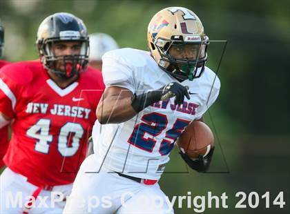 Thumbnail 2 in Phil Simms All-Star Football Classic (North vs. South) photogallery.