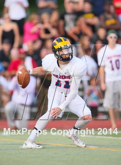 Thumbnail 3 in Phil Simms All-Star Football Classic (North vs. South) photogallery.