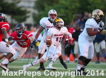 Thumbnail 3 in Phil Simms All-Star Football Classic (North vs. South) photogallery.