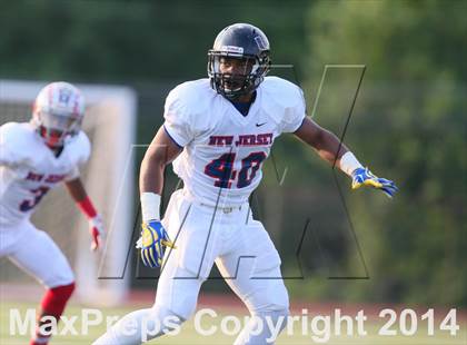 Thumbnail 2 in Phil Simms All-Star Football Classic (North vs. South) photogallery.