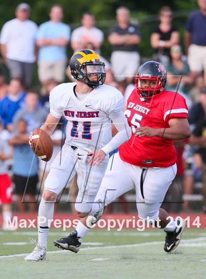 Thumbnail 2 in Phil Simms All-Star Football Classic (North vs. South) photogallery.