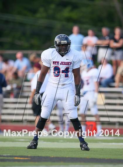 Thumbnail 2 in Phil Simms All-Star Football Classic (North vs. South) photogallery.