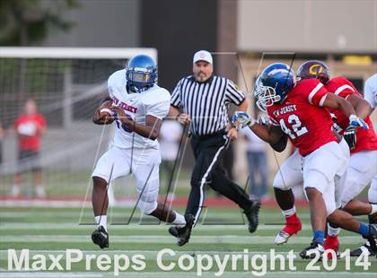 Thumbnail 3 in Phil Simms All-Star Football Classic (North vs. South) photogallery.