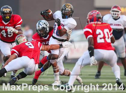 Thumbnail 2 in Phil Simms All-Star Football Classic (North vs. South) photogallery.
