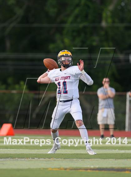 Thumbnail 1 in Phil Simms All-Star Football Classic (North vs. South) photogallery.