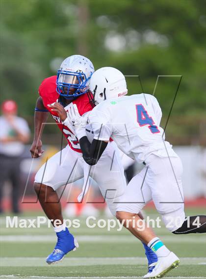 Thumbnail 3 in Phil Simms All-Star Football Classic (North vs. South) photogallery.
