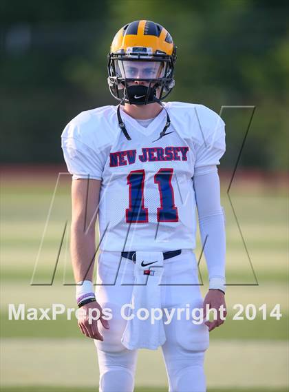 Thumbnail 2 in Phil Simms All-Star Football Classic (North vs. South) photogallery.