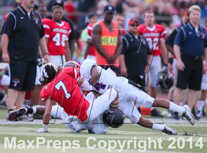 Thumbnail 3 in Phil Simms All-Star Football Classic (North vs. South) photogallery.