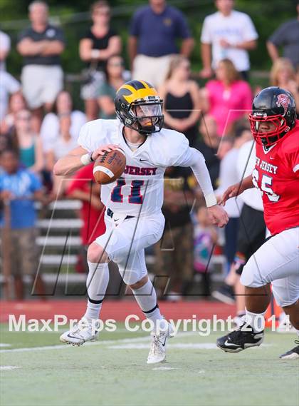 Thumbnail 1 in Phil Simms All-Star Football Classic (North vs. South) photogallery.