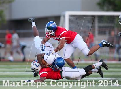Thumbnail 2 in Phil Simms All-Star Football Classic (North vs. South) photogallery.