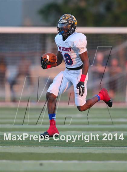 Thumbnail 2 in Phil Simms All-Star Football Classic (North vs. South) photogallery.