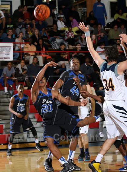 Thumbnail 3 in Price vs. Campbell Hall (Lancers Hoops Showdown) photogallery.
