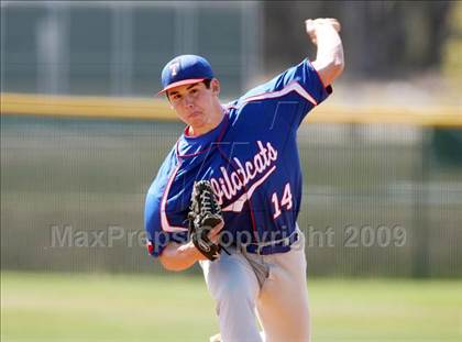 Thumbnail 2 in Temple vs. McCallum (Georgetown Invitational) photogallery.